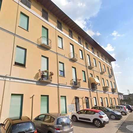 شقة 10' Da Malpensa & 1' Dalla Stazione TreniShuttle سوما لومباردو المظهر الخارجي الصورة